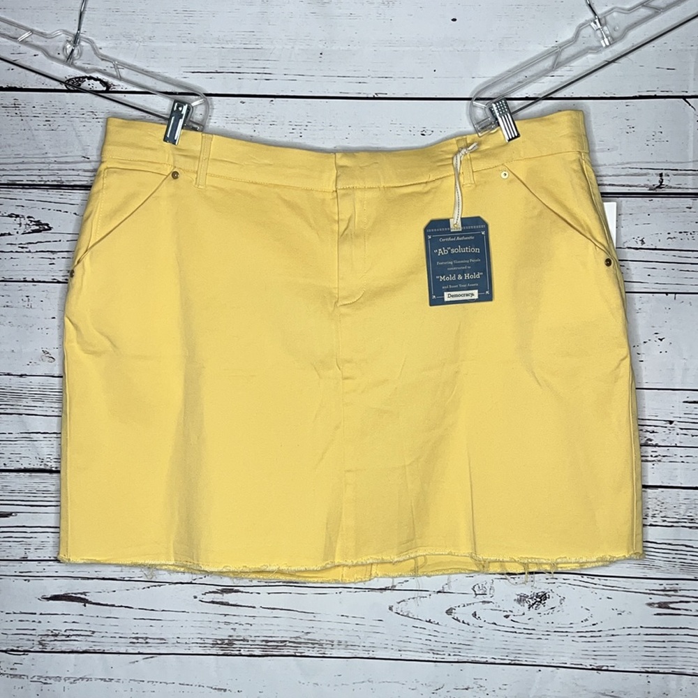 Democracy NWT Size 24W Yellow Elastic Waistband Ab Solution Raw Hemline Skirt